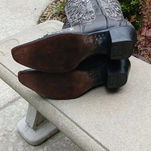 Corral Studded Leather Western Boot Sz 9.5 GUC